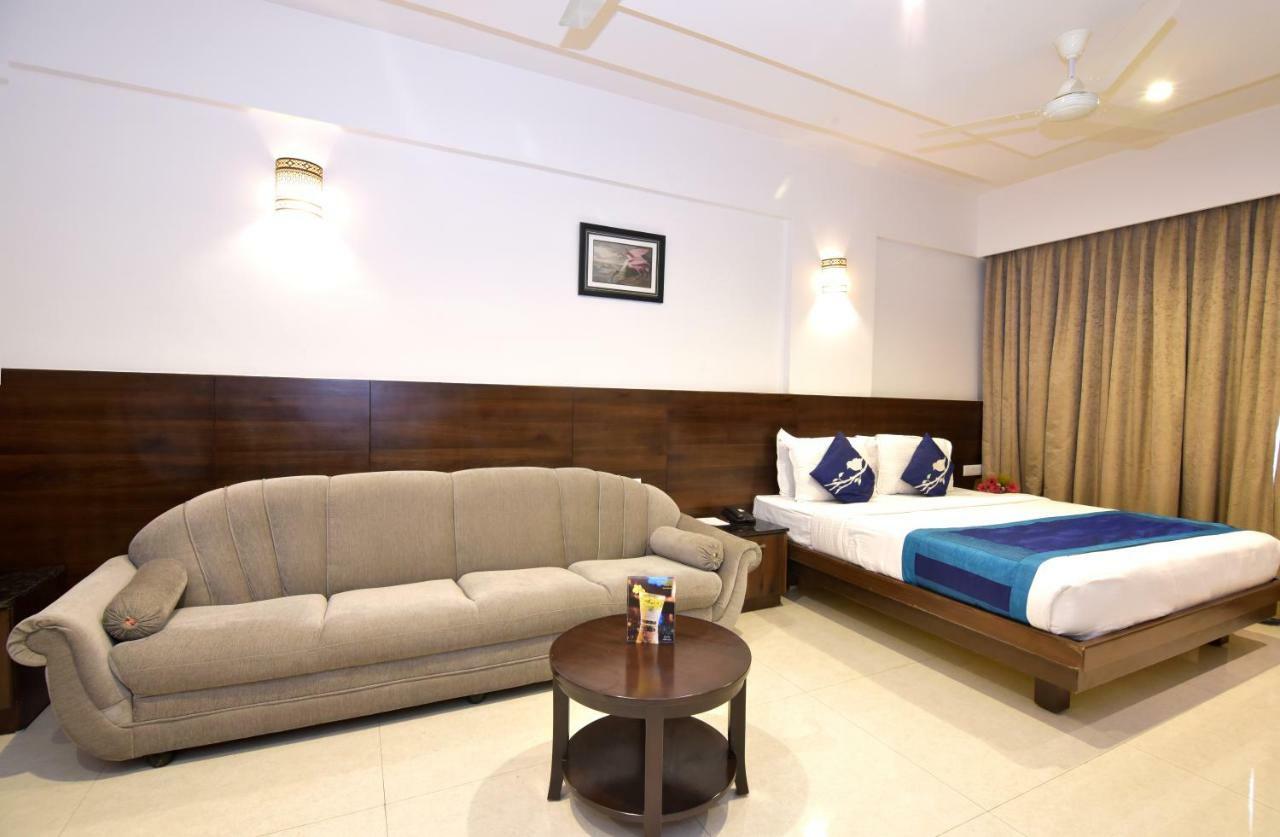I V Sanctum Hotel Bangalore Exterior foto